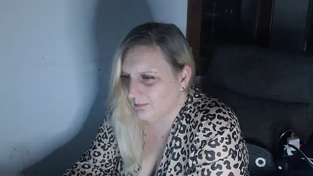 Snapshot of BecciDeluxe chatting on March 2025 01:19:01 AM BecciDeluxe online show from March 2025 01:19:01 AM