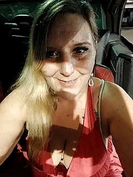 Snapshot of BecciDeluxe chatting on September 2025 08:54:01 PM BecciDeluxe online show from September 2025 08:54:01 PM