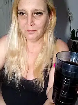 BecciDeluxe online show from March 2026 02:56:02 PM