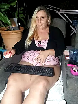 Snapshot of BecciDeluxe chatting on June 2026 10:18:02 PM BecciDeluxe online show from June 2026 10:18:02 PM
