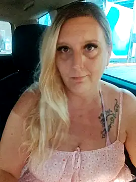 Snapshot of BecciDeluxe chatting on July 2026 08:44:02 PM BecciDeluxe online show from July 2026 08:44:02 PM