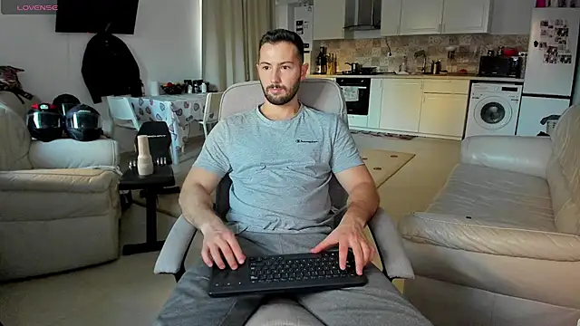 Snapshot of ZackFraser chatting on October 2025 02:27:02 PM ZackFraser online show from October 2025 02:27:02 PM