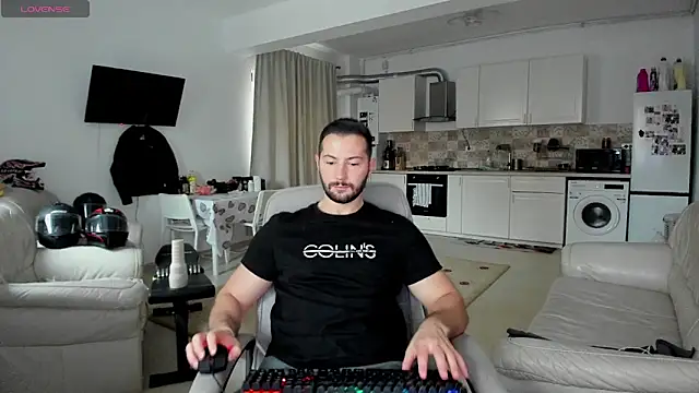 Snapshot of ZackFraser chatting on November 2025 09:19:01 AM ZackFraser online show from November 2025 09:19:01 AM