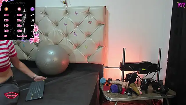 Snapshot of cleopatraa chatting on May 2026 10:04:02 PM cleopatraa online show from May 2026 10:04:02 PM