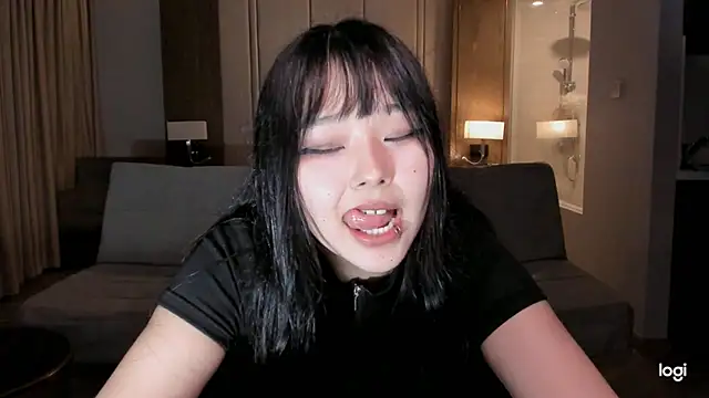 Snapshot of hee_young11 chatting on March 2025 12:35:02 PM hee young11 online show from March 2025 12:35:02 PM