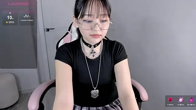 Snapshot of hee_young11 chatting on September 2025 10:37:01 AM hee young11 online show from September 2025 10:37:01 AM