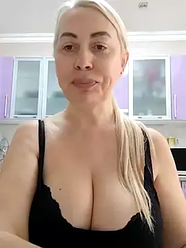 Snapshot of HotJanet chatting on February 2025 12:13:02 PM HotJanet online show from February 2025 12:13:02 PM