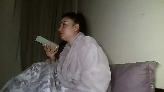 Linusya online show from November 2025 05:03:02 PM