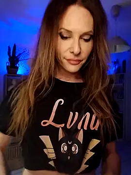 Luna Kitanna online show from September 2025 08:08:02 PM