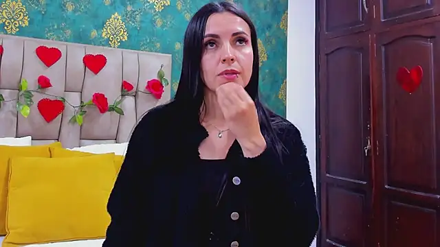 SuzanSmithh online show from February 2025 07:04:02 PM