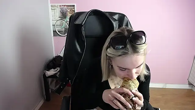 viktoria lovely online show from April 2026 05:23:01 AM