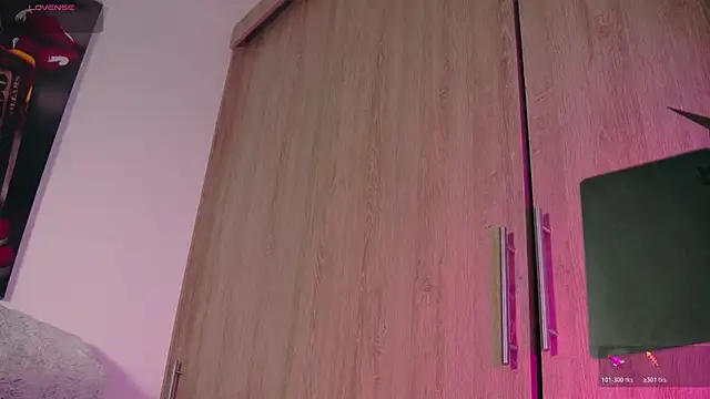 Snapshot of aidaadams chatting on November 2025 11:01:02 AM aidaadams online show from November 2025 11:01:02 AM