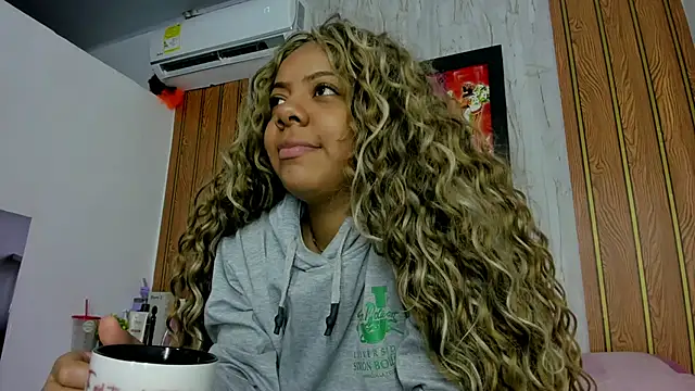 Alika01 online show from March 2026 01:40:02 PM