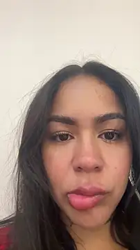 IsabelaVanegas  online show from December 2025 05:07:01 PM