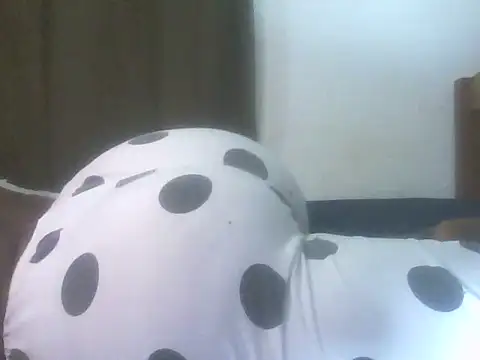 Snapshot of Horny_wifey254 chatting on January 2025 03:43:01 AM Horny wifey254 online show from January 2025 03:43:01 AM