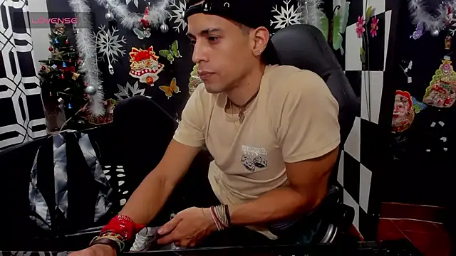 Brunocuttie94 online show from November 2025 06:40:02 PM