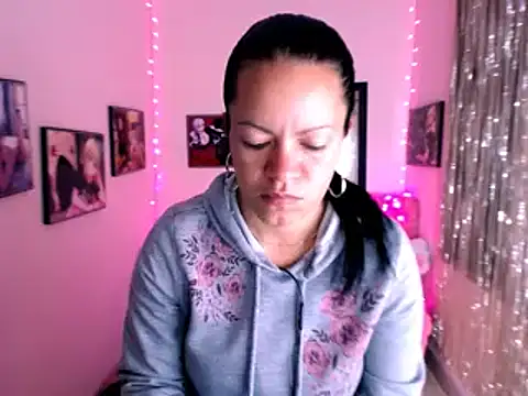 Snapshot of Cristal_w chatting on December 2024 11:44:01 AM Cristal w online show from December 2024 11:44:01 AM