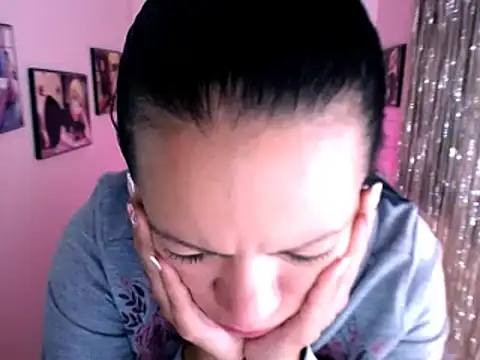 Snapshot of Cristal_w chatting on December 2024 03:11:01 PM Cristal w online show from December 2024 03:11:01 PM