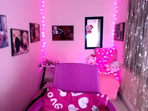 Snapshot of Cristal_w chatting on December 2024 12:22:01 PM Cristal w online show from December 2024 12:22:01 PM