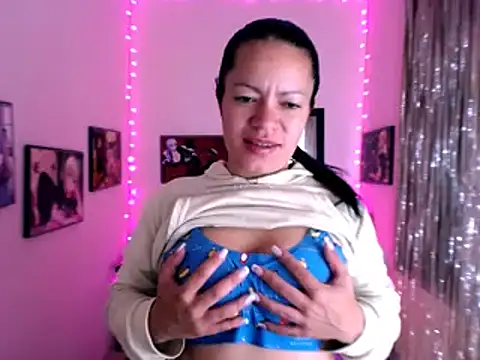 Snapshot of Cristal_w chatting on December 2024 12:49:01 PM Cristal w online show from December 2024 12:49:01 PM