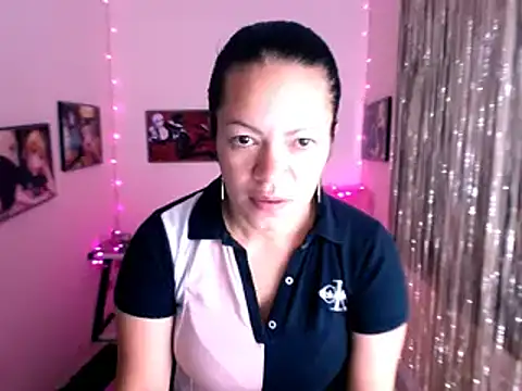 Snapshot of Cristal_w chatting on January 2025 01:41:01 PM Cristal w online show from January 2025 01:41:01 PM
