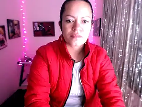 Snapshot of Cristal_w chatting on January 2025 12:29:02 PM Cristal w online show from January 2025 12:29:02 PM