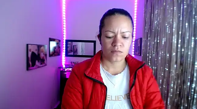 Snapshot of Cristal_w chatting on March 2025 04:22:01 PM Cristal w online show from March 2025 04:22:01 PM