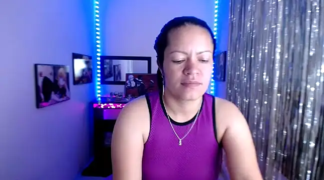 Snapshot of Cristal_w chatting on March 2025 03:25:01 PM Cristal w online show from March 2025 03:25:01 PM