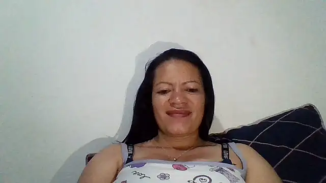 Snapshot of Cristal_w chatting on March 2025 05:19:01 AM Cristal w online show from March 2025 05:19:01 AM