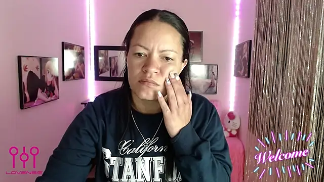 Cristal w online show from October 2025 02:19:01 PM