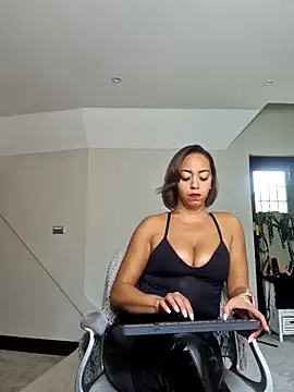 QueenTricks1 online show from September 2025 11:45:01 AM