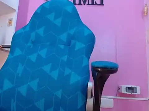 Lila Pinky online show from January 2025 08:00:01 PM