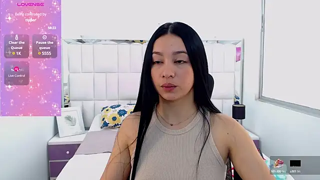 Lila Pinky online show from March 2025 05:05:01 PM