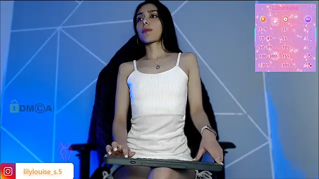 lilylouisee online show from April 2026 05:56:01 PM