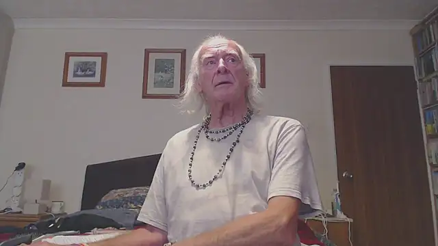 WaverlyKernow online show from October 2025 09:39:01 AM