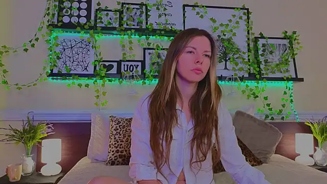 Real Tini online show from March 2025 12:58:02 PM