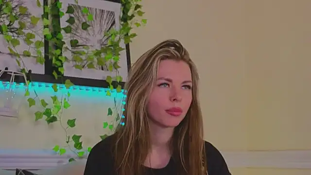 Real Tini online show from March 2025 01:41:01 PM