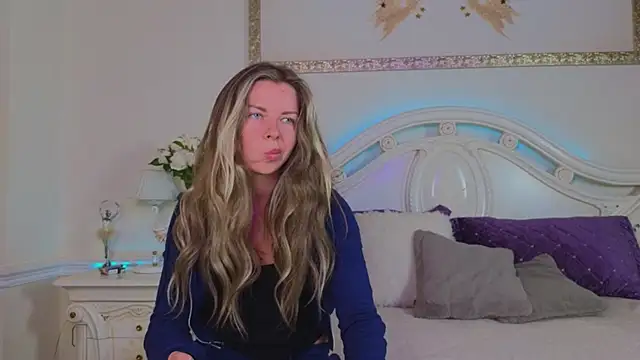 Real Tini online show from September 2025 11:54:01 AM