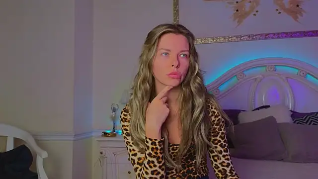 Real Tini online show from October 2025 11:53:02 AM