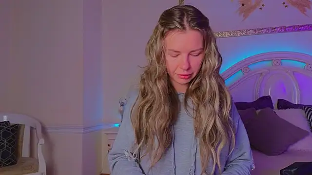 Real Tini online show from October 2025 11:42:01 AM