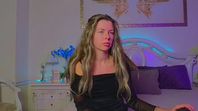 Real Tini online show from October 2025 11:46:02 AM