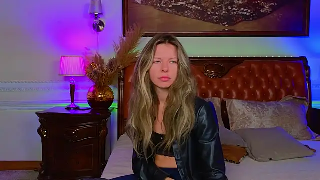 Real Tini online show from November 2025 06:15:01 AM