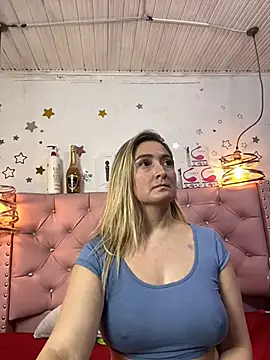 Snapshot of antonella87 chatting on January 2025 05:48:02 AM antonella87 online show from January 2025 05:48:02 AM