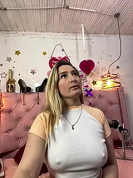 Snapshot of antonella87 chatting on February 2025 01:05:02 AM antonella87 online show from February 2025 01:05:02 AM