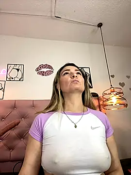Snapshot of antonella87 chatting on September 2025 09:17:02 PM antonella87 online show from September 2025 09:17:02 PM