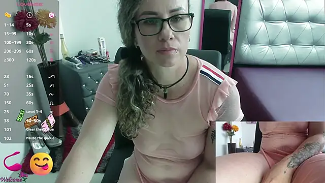 ViickySexy online show from February 2025 07:32:02 PM