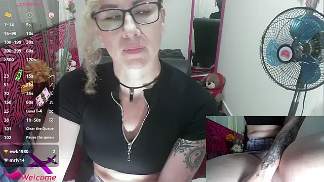 ViickySexy online show from October 2025 08:20:01 PM