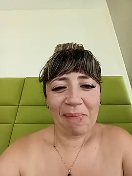 Snapshot of tata_laima__ chatting on April 2026 01:57:02 PM tata laima online show from April 2026 01:57:02 PM