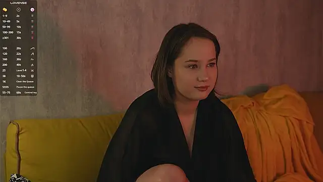 LissaLarsson  online show from April 2026 01:42:02 PM