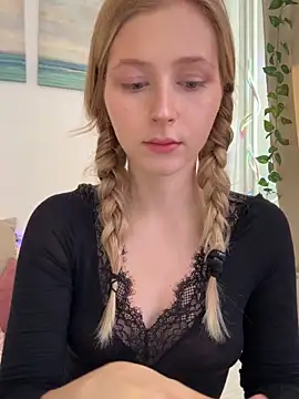 LunaRase online show from October 2025 10:46:02 AM